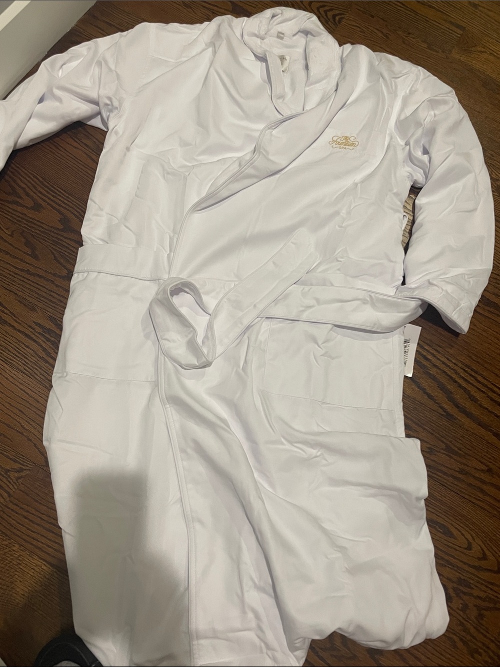 White Spa Robe with Embroidered 'The Fountain Spa' Pocket